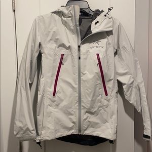 Arcteryx Goretex shell raincoat